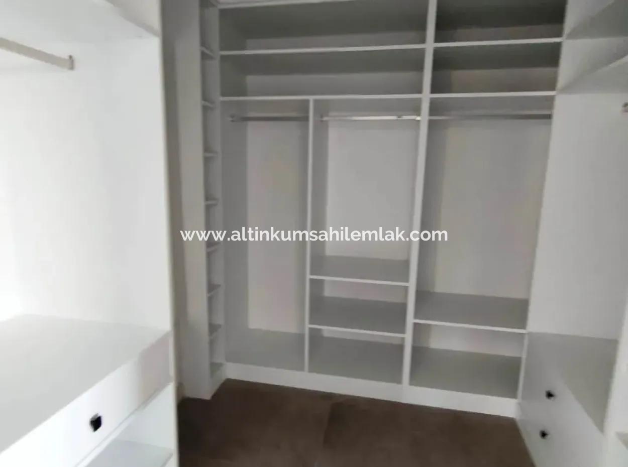 Kuşadası Soğucakta Satılık Deniz Manzaralı Müstakil Villa