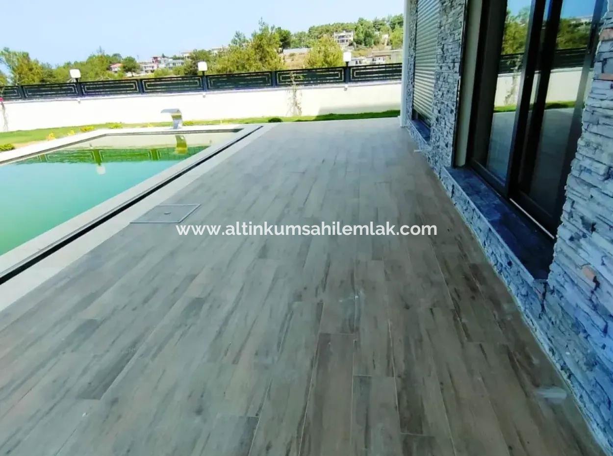 Kuşadası Soğucakta Satılık Deniz Manzaralı Müstakil Villa