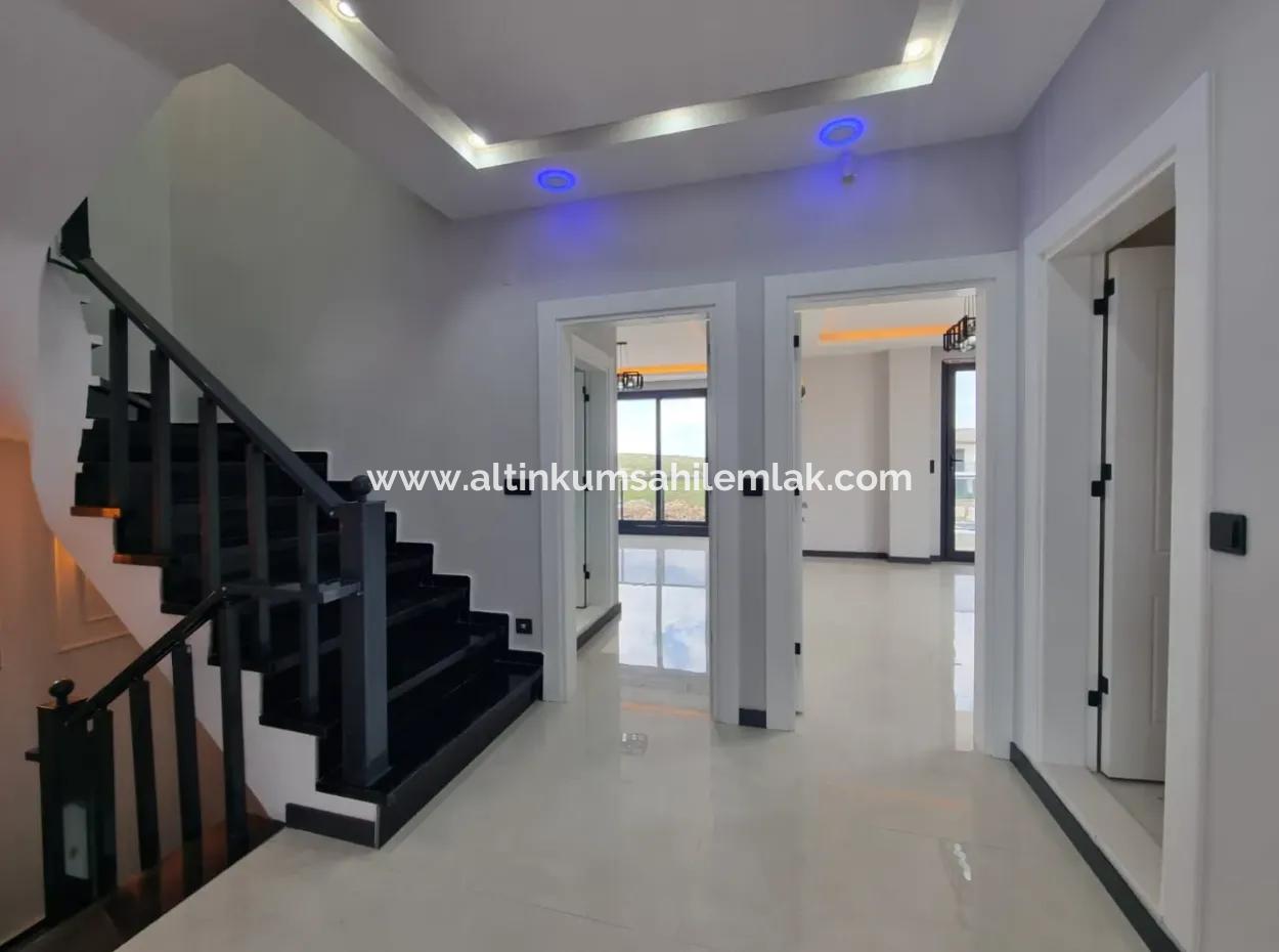 Didim Efeler Mahallesinde Satılık 4+1 Ayrı Mutfaklı Havuzlu Villa