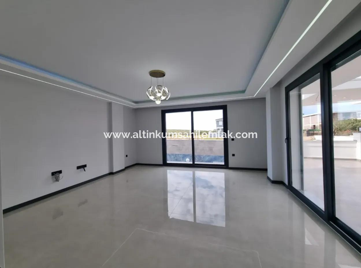 Didim Efeler Mahallesinde Satılık 4+1 Ayrı Mutfaklı Havuzlu Villa