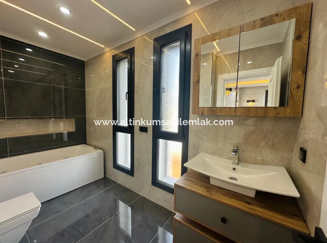 Didim Efeler Mahallesinde 400M2 Arsa İçerisinde Lüks  4+1 Müstakil  Havuzlu Villa