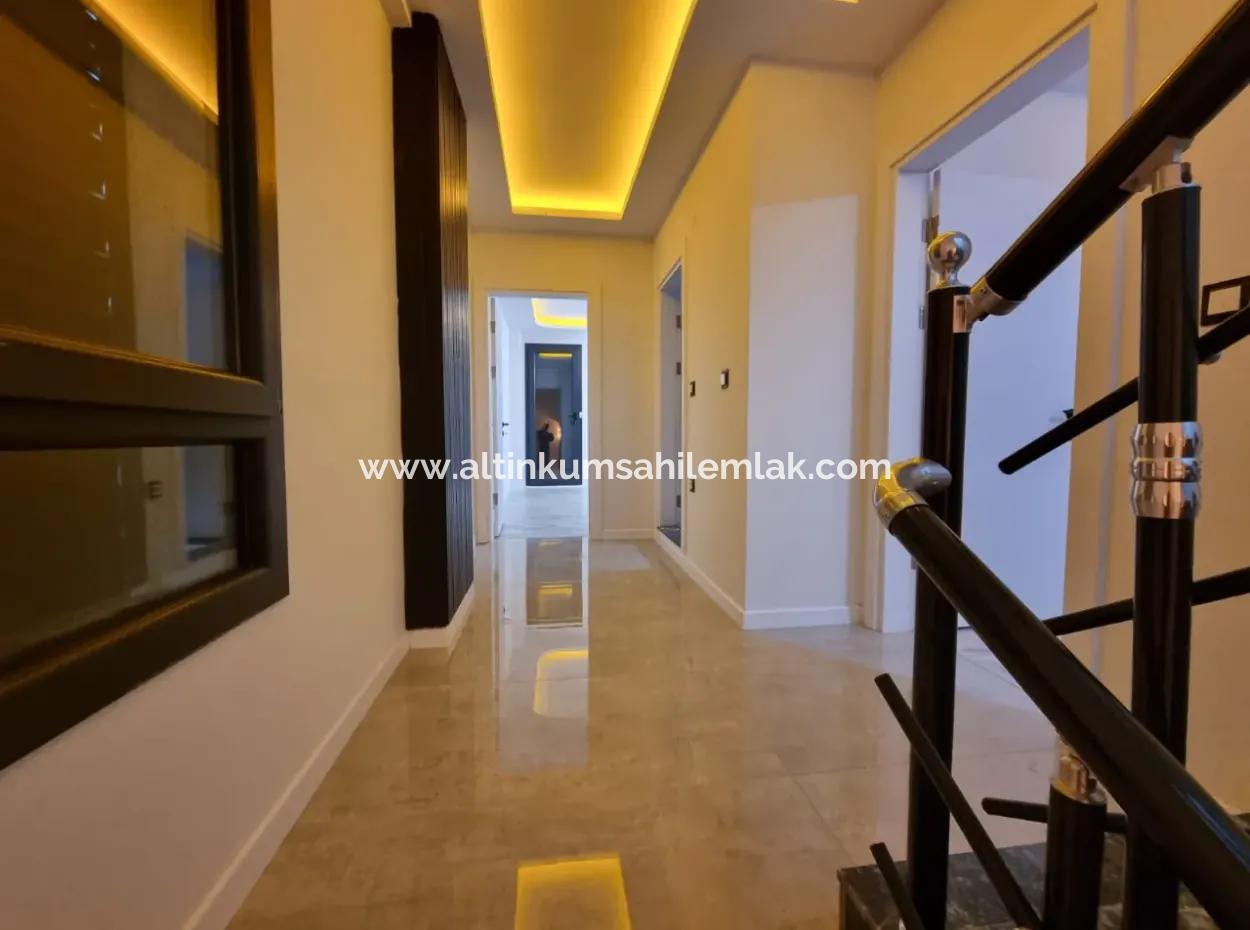 Didim Efeler Mahallesinde Satılık 4+1 Müstakil Ev, Villa