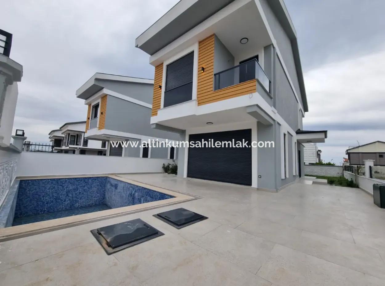 Didim Efeler Mahallesinde Satılık 4+1 Müstakil Ev, Villa