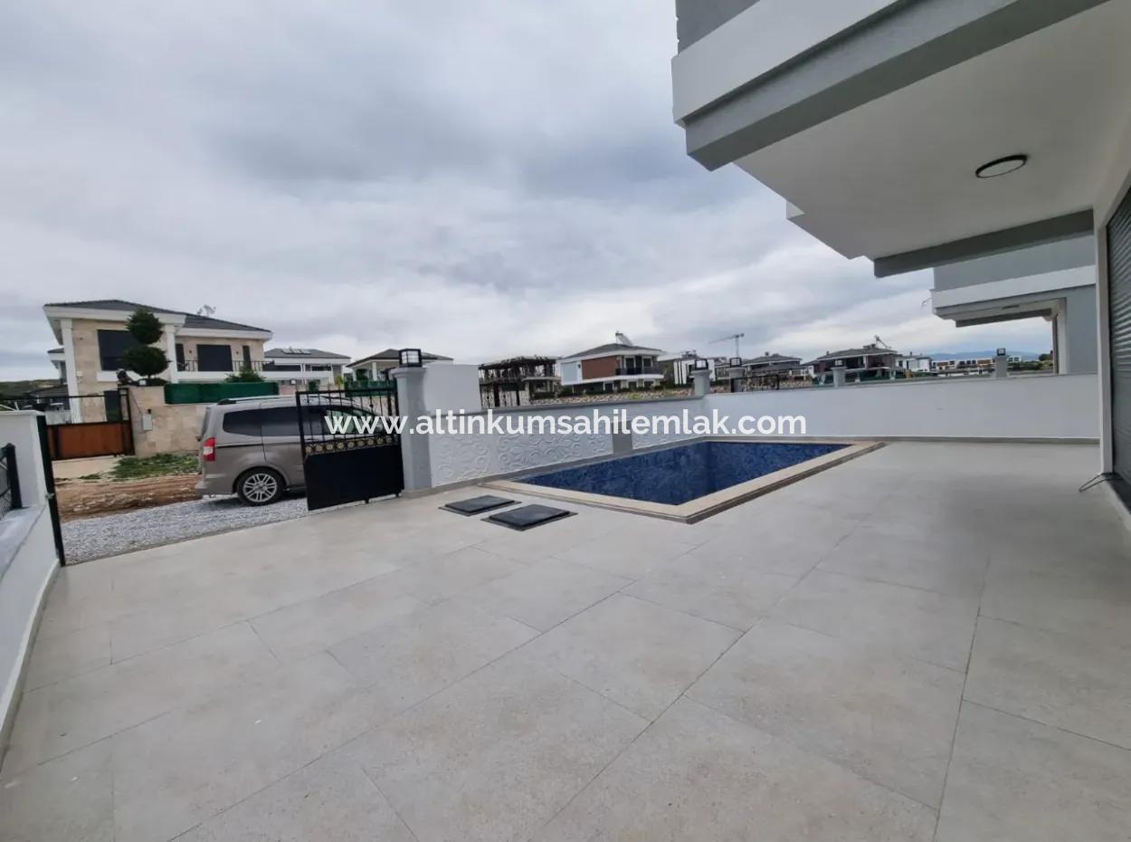 Didim Efeler Mahallesinde Satılık 4+1 Müstakil Ev, Villa