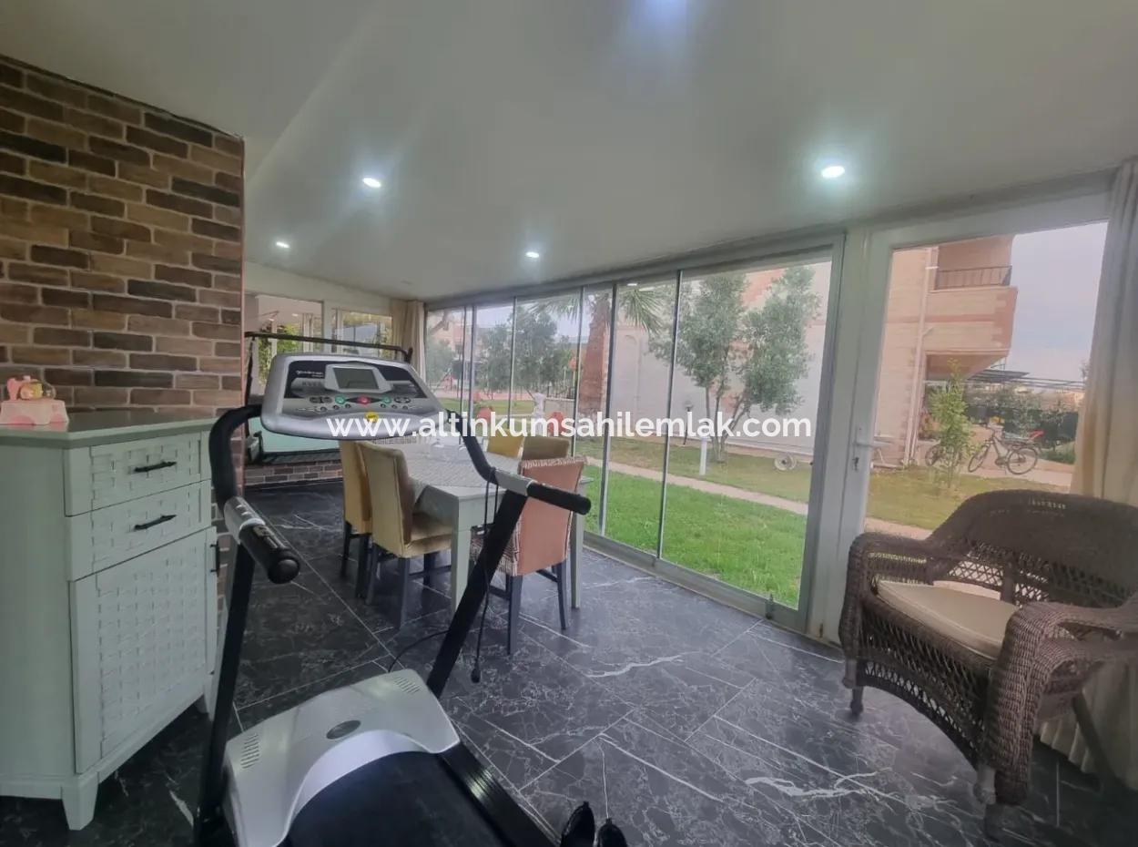 Didim Efeler Mahallesinde Satılık 5+1 Havuzlu Site İçerisinde  Köşe Başı Villa