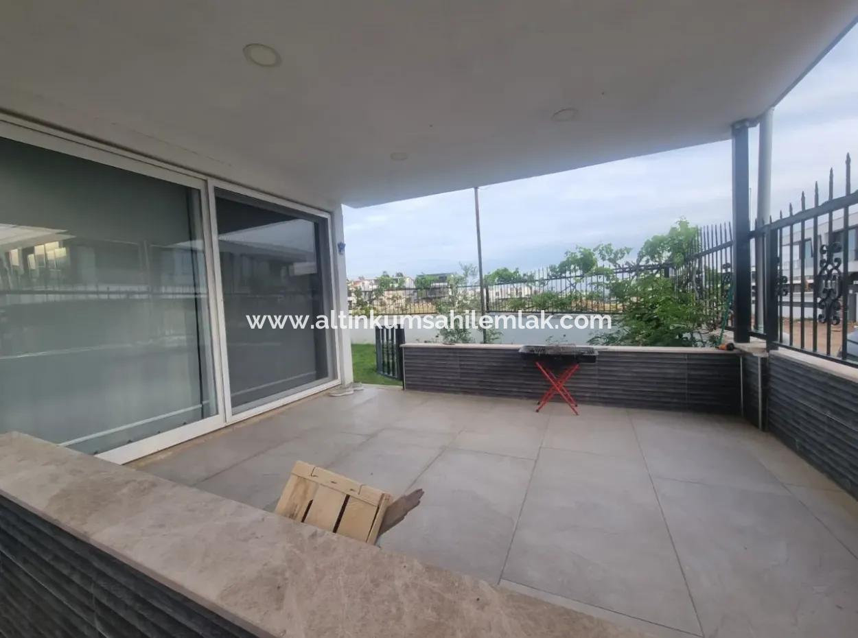 Didim Efeler Mahallesinde Satılık 5+1 Havuzlu Site İçerisinde  Köşe Başı Villa