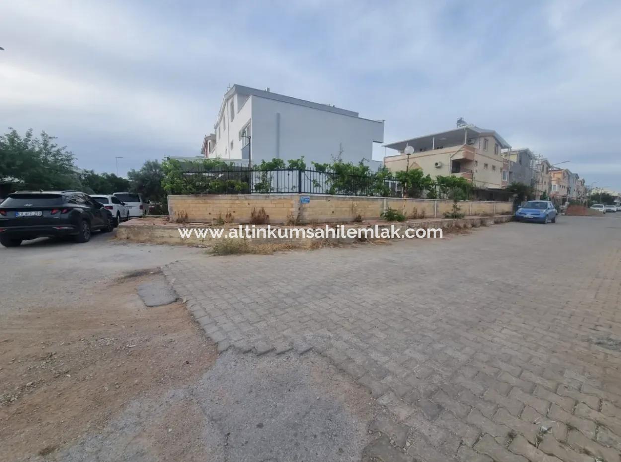 Didim Efeler Mahallesinde Satılık 5+1 Havuzlu Site İçerisinde  Köşe Başı Villa