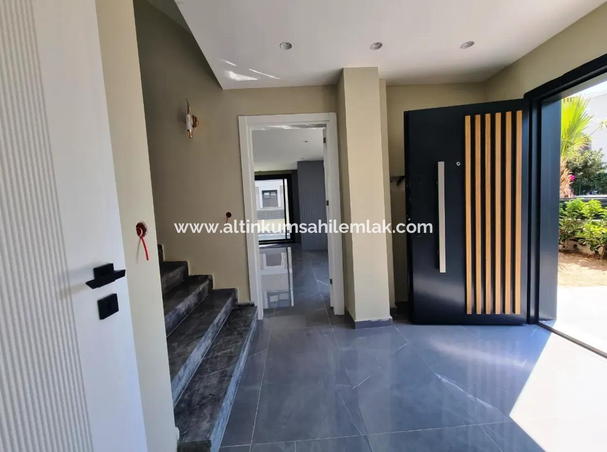 Didim Altınkumda Satılık 4+1 Ayrı Mutfak Havuzlu Müstakil Villa