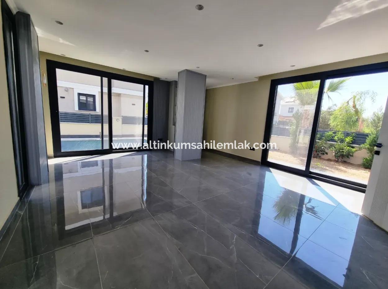 Didim Altınkumda Satılık 4+1 Ayrı Mutfak Havuzlu Müstakil Villa