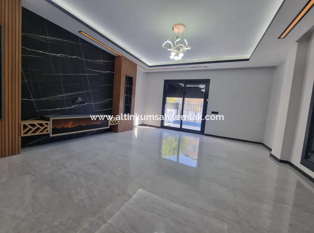 Didim Efeler Mahallesinde Satılık 4+1 Ayrı Mutfaklı Havuzlu Müstakil Villa