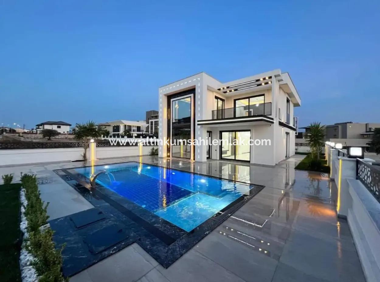 Didim Efeler Mahallesinde Satılık Müstakil Lüks Villa