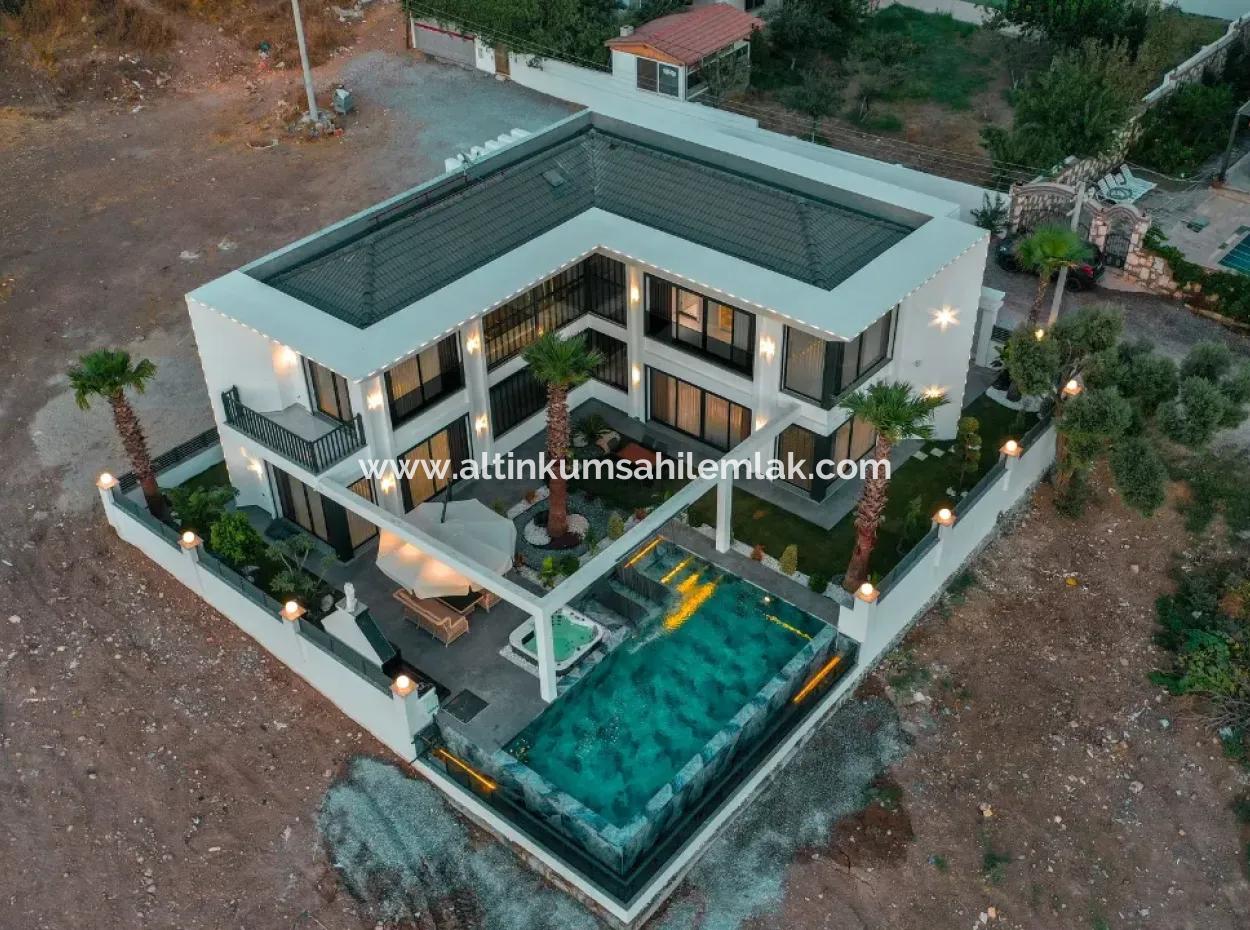 Didim Hisar Mahallesinde Satılık 5+1 Lüks Villa