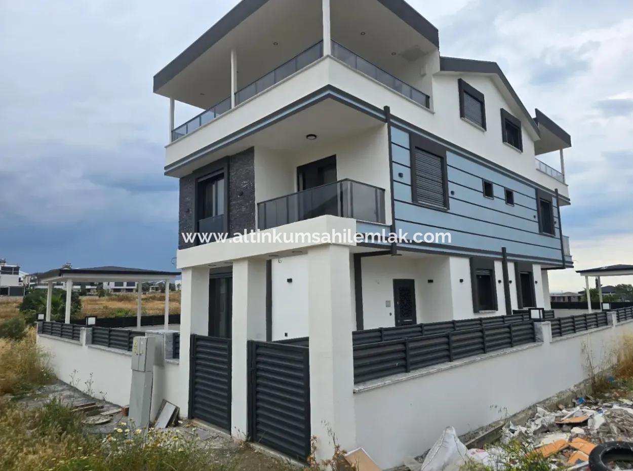 Hisar Mahallesinde Satılık 3+1 Villa
