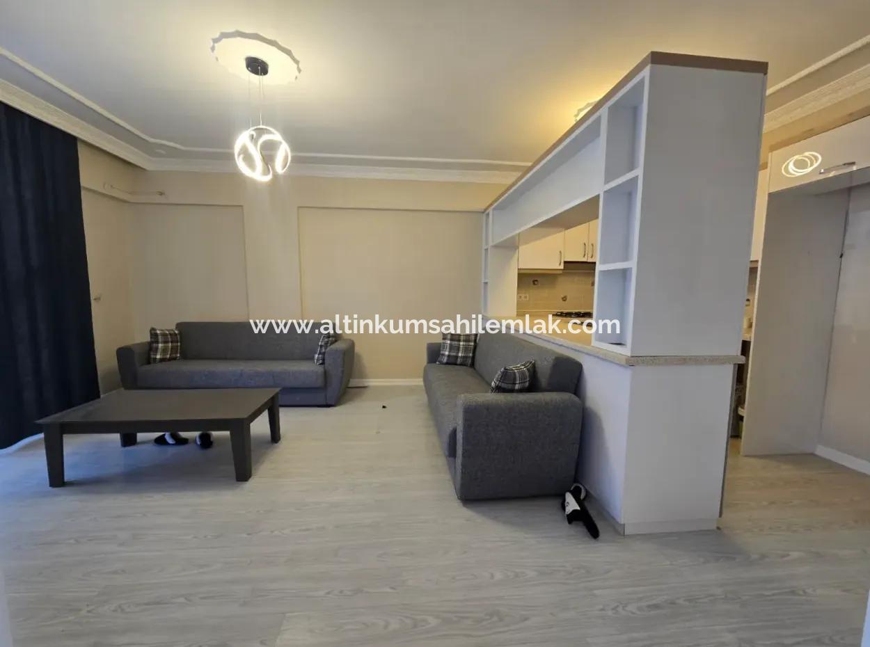 Altınkum’da Kaçırılmayacak Fırsat 2+1 Daire! Plaja Yürüme Mesafesinde | Havuzlu Sitede | Full Eşyalı | Masrafsız | Giriş Kat