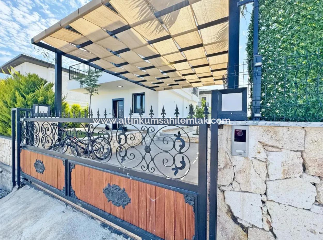 Didim Efeler Mahallesinde Satılık Havuzlu Sitede 3+1 Villa