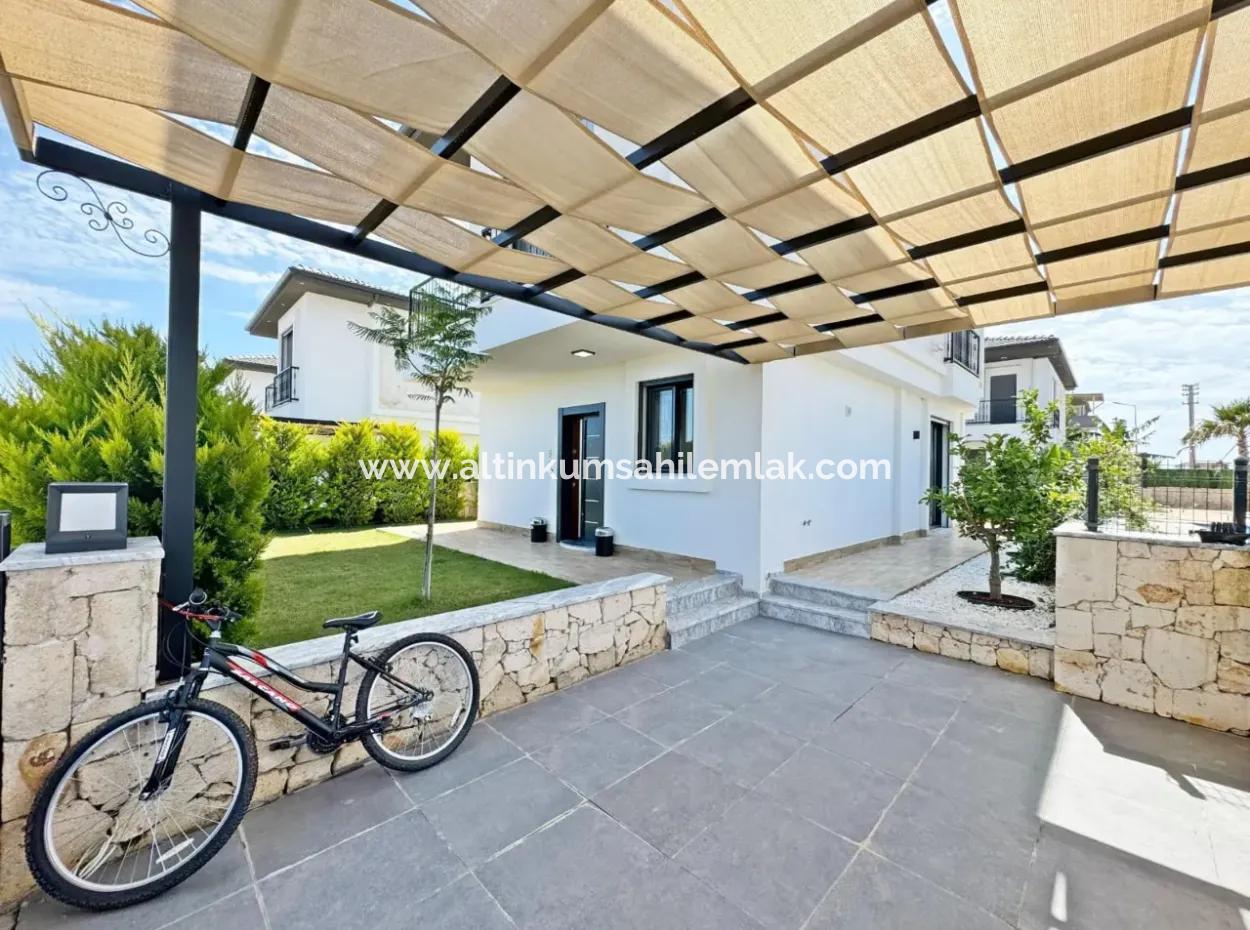 Didim Efeler Mahallesinde Satılık Havuzlu Sitede 3+1 Villa