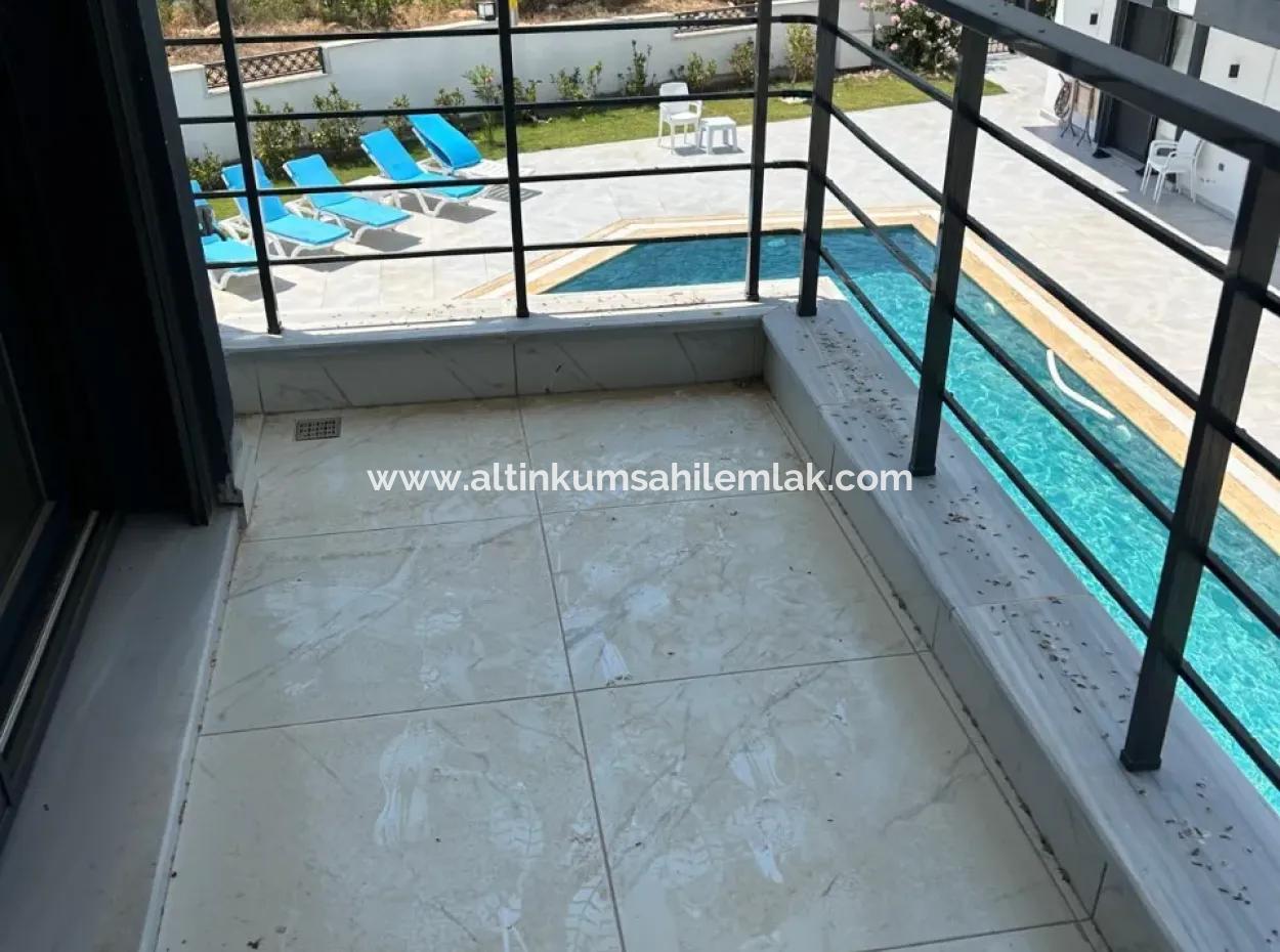 Didim – Satılık 3+1 Havuzlu Villa Site İçinde Havuz Başı 2 Kattan Oluşan Değerinde  Villa.