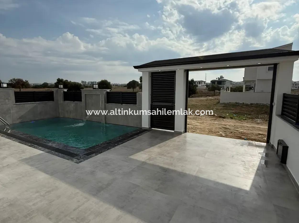 Hisar Mahallesinde Satılık 4+1 Havuzlu Villa