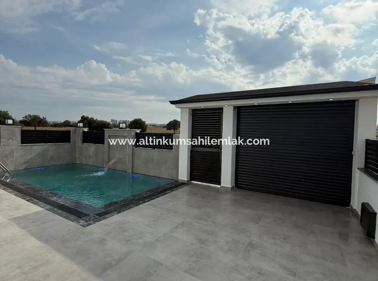 Hisar Mahallesinde Satılık 4+1 Havuzlu Villa