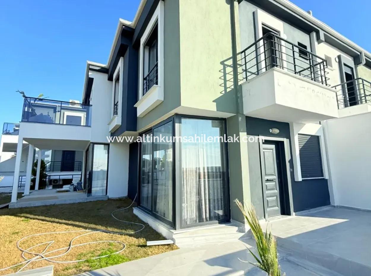Aydın Didim Hisar’da Köşe Başı Havuzlu Denize Yakın 3+1 Satılık Eşyalı Villa