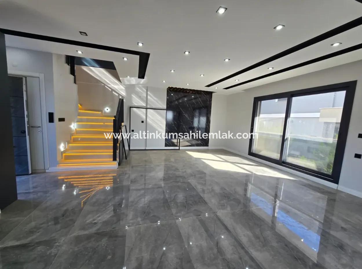 Didim Efeler Mahallesinde Satılık 3+1 Villa Havuzlu Sitede