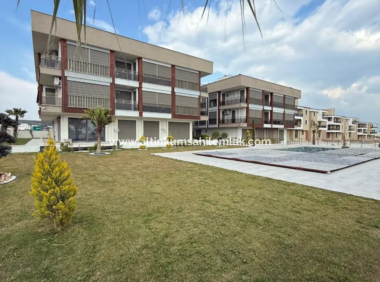 Didim Cumhuriyet Mahallesi’nde Satılık Havuzlu Site’de 2+1 Sıfır Geniş Daire