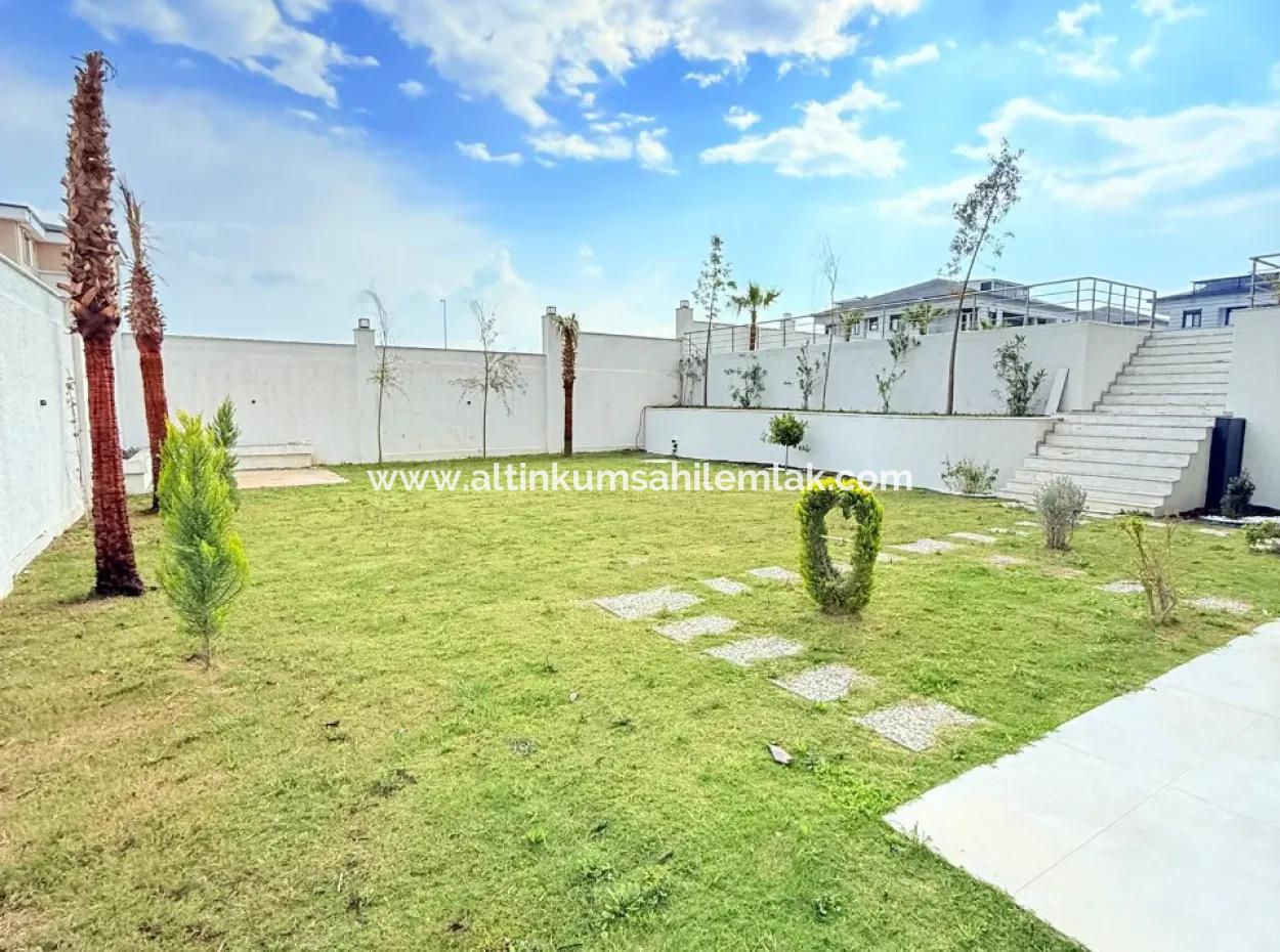 Didim Cumhuriyet Mahallesi’nde Satılık Havuzlu Site’de 2+1 Sıfır Geniş Daire