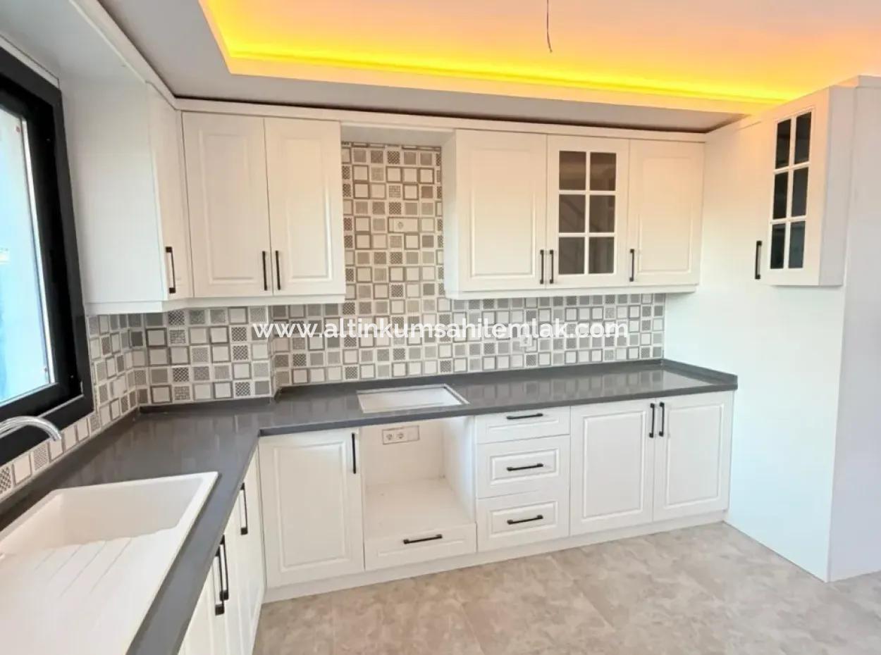 Efeler Mahallesi’nde Satılık 3+1 Triplex Bitişik Nizam Sıfır Havuzlu Villa