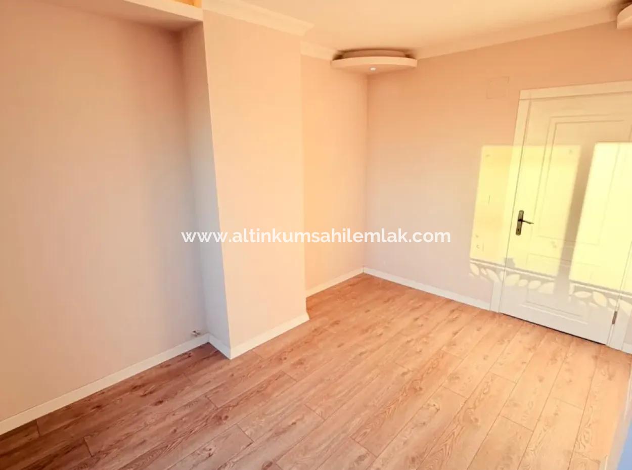 Efeler Mahallesi’nde Satılık 3+1 Triplex Bitişik Nizam Sıfır Havuzlu Villa