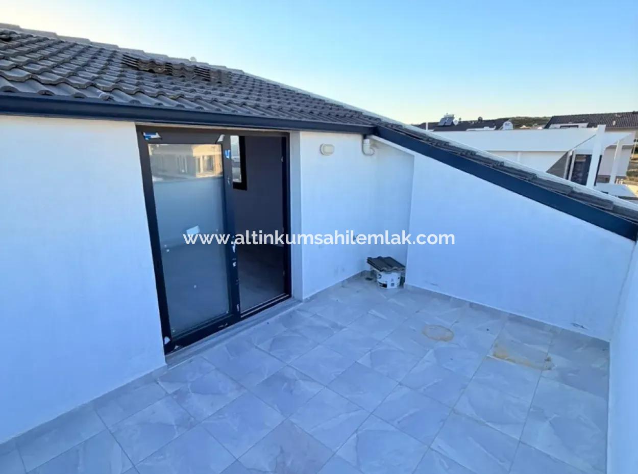Efeler Mahallesi’nde Satılık 3+1 Triplex Bitişik Nizam Sıfır Havuzlu Villa