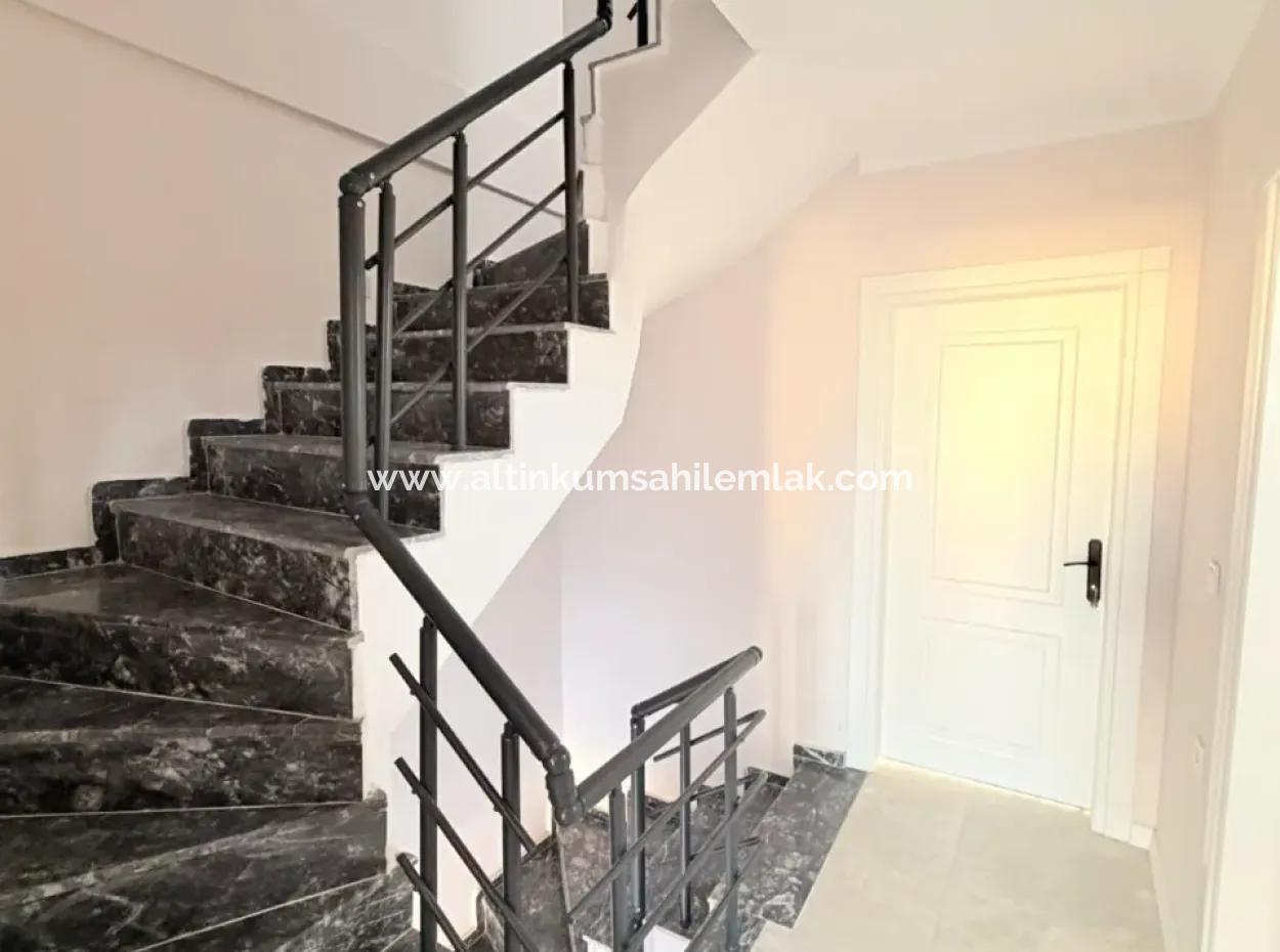 Efeler Mahallesi’nde Satılık 3+1 Triplex Bitişik Nizam Sıfır Havuzlu Villa