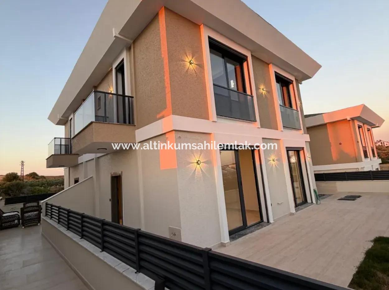 Çok İstenen O Villa  Didim Hisar Mahallesi’nde 3+1 Alt Katta Yatak Odalı Havuzlu Villa