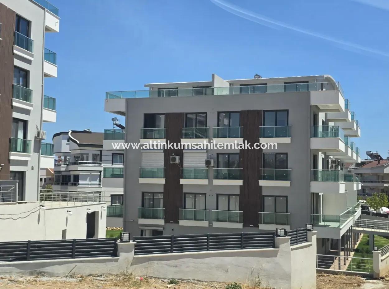 Saygınlar Sitesi’nde Ön Cephe, Asansörlü, Havuzlu Sıfır Yapı Daire