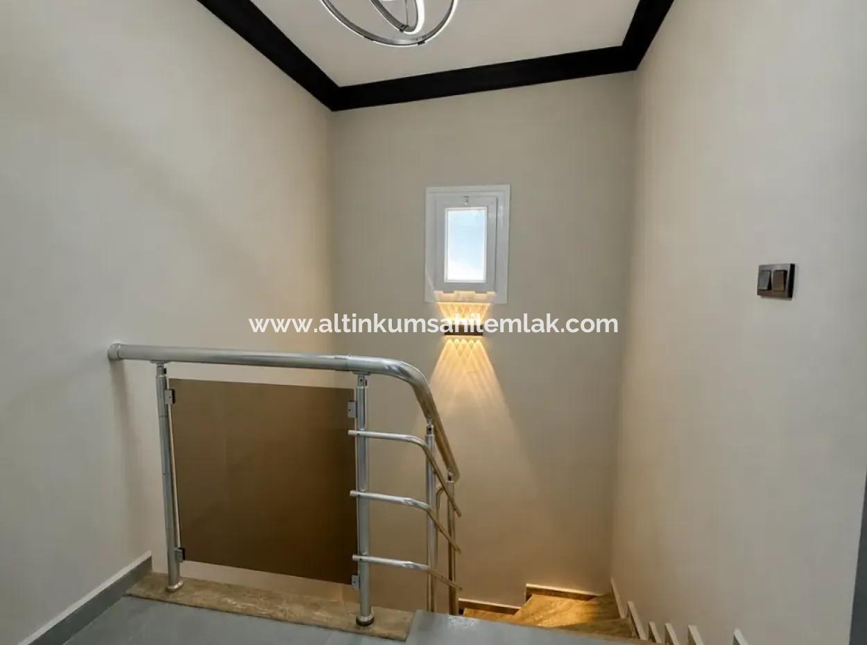 Didim Efeler Mahallesi’nde 3+1, 160 M², 2 Banyolu, Havuzlu Sitede Tadilatı Yapılmış  Daire