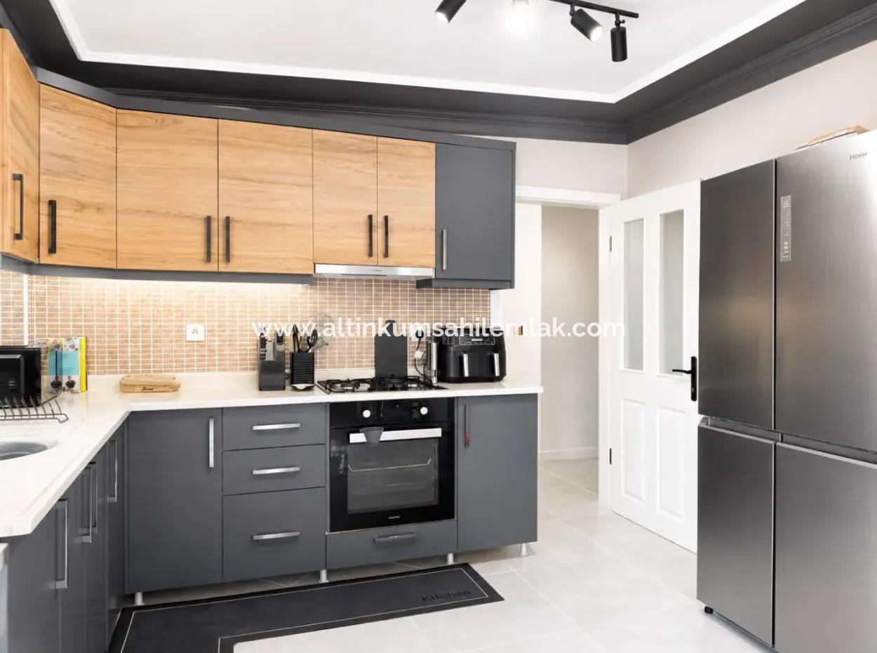 Didim Efeler Mahallesi’nde 3+1, 160 M², 2 Banyolu, Havuzlu Sitede Tadilatı Yapılmış  Daire