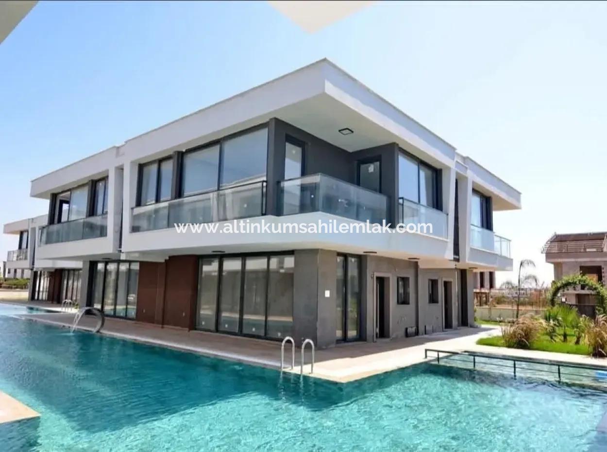 Didim Efeler Mahallesi’nde Havuzlu Sitede Full Eşyalı Satılık 3+1 Villa