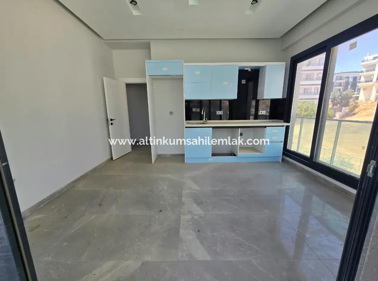 Didim Altınkum’da Havuzlu Sitede, Asansörlü Binada Köşe Konumlu 2+1 Daire