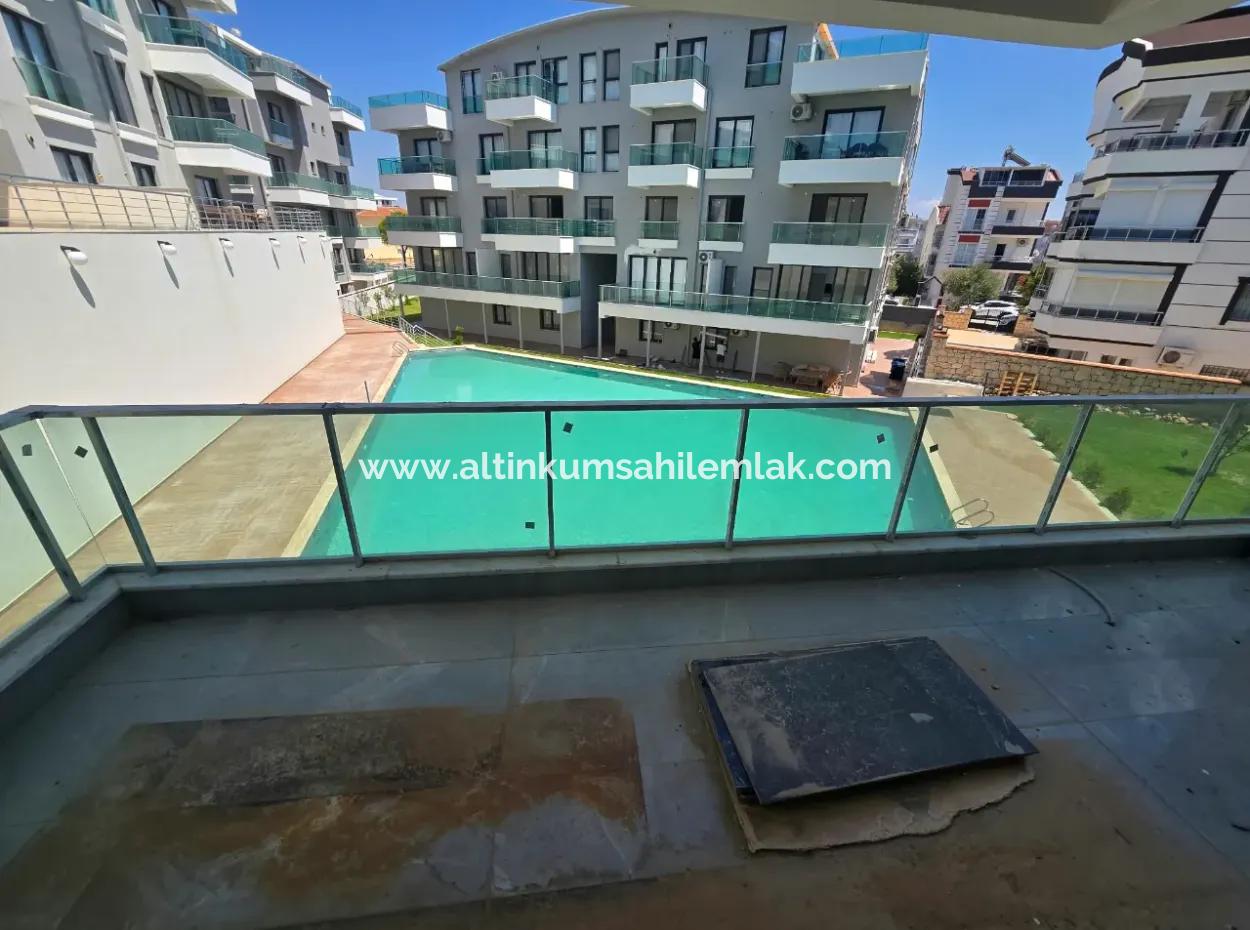Didim Altınkum’da Havuzlu Sitede, Asansörlü Binada Köşe Konumlu 2+1 Daire