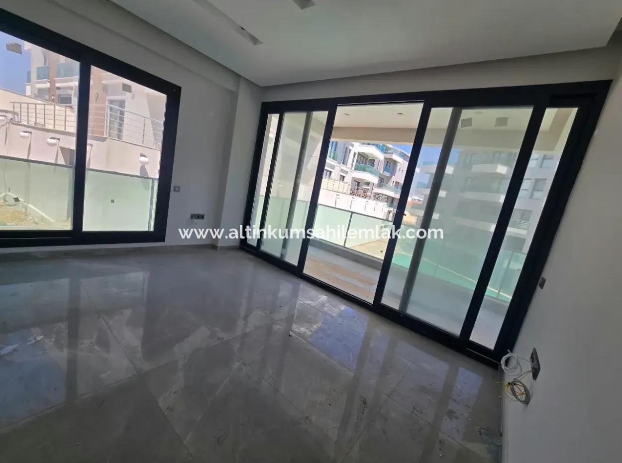 Didim Altınkum’da Havuzlu Sitede, Asansörlü Binada Köşe Konumlu 2+1 Daire