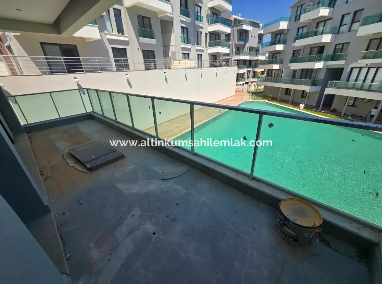 Didim Altınkum’da Havuzlu Sitede, Asansörlü Binada Köşe Konumlu 2+1 Daire