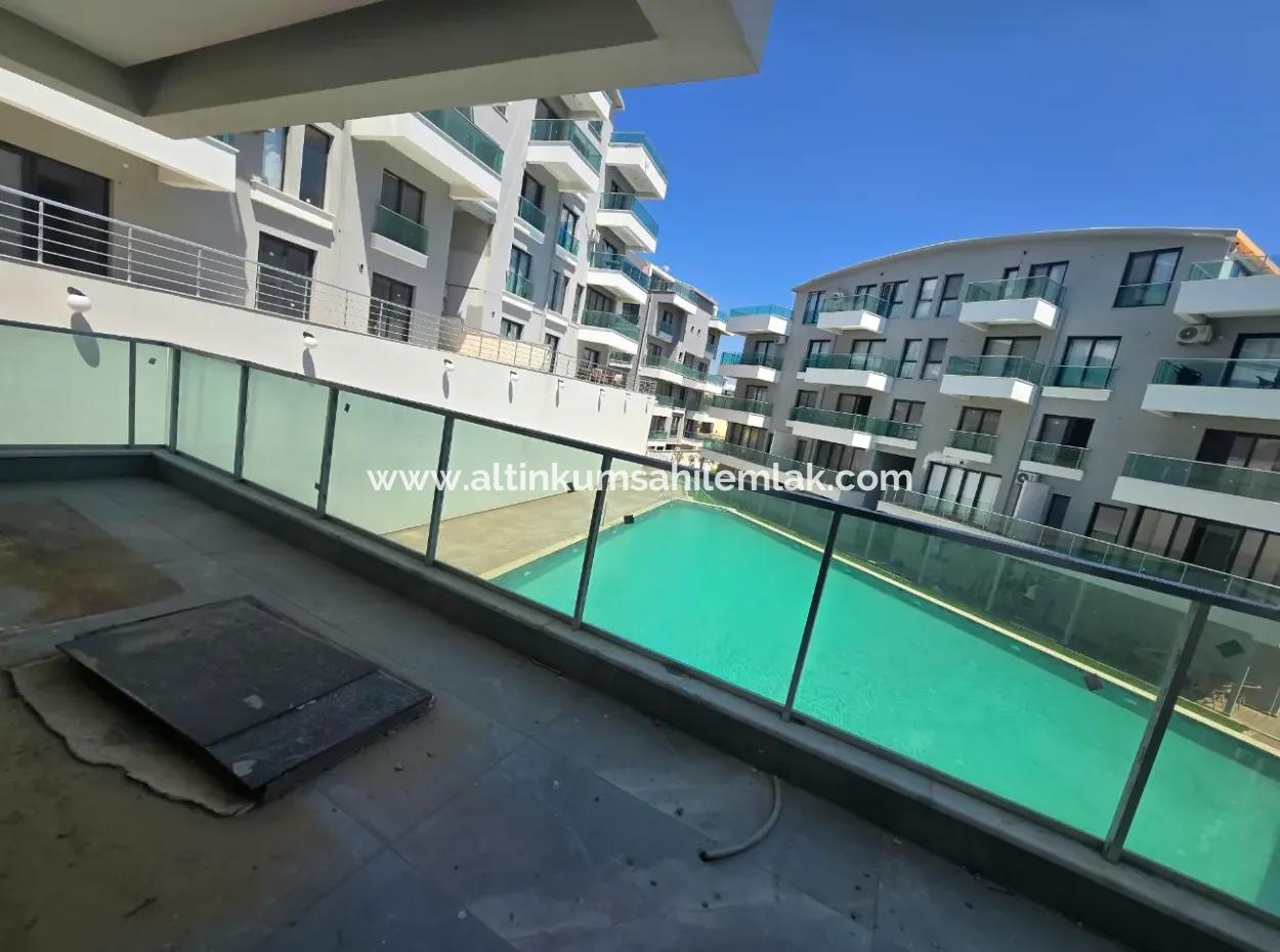 Didim Altınkum’da Havuzlu Sitede, Asansörlü Binada Köşe Konumlu 2+1 Daire