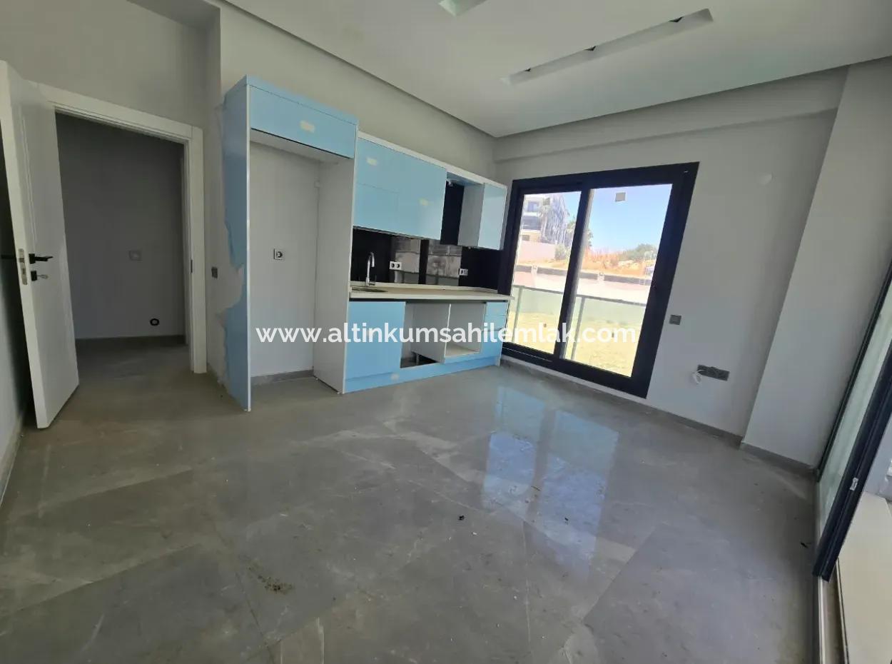 Didim Altınkum’da Havuzlu Sitede, Asansörlü Binada Köşe Konumlu 2+1 Daire
