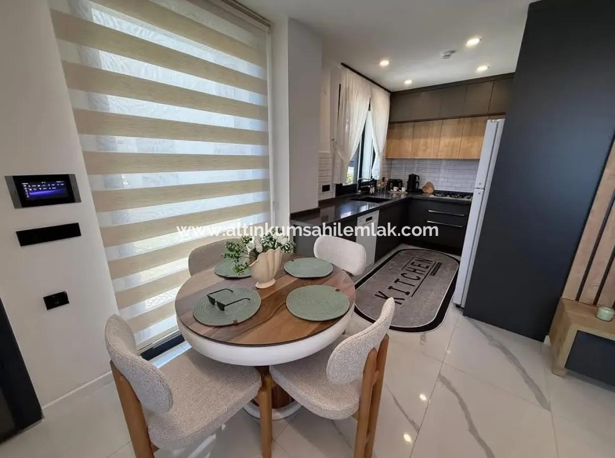 Didim Efeler’de Havuzlu Site İçerisinde Full Eşyalı, Akıllı Ev Sistemli 3+1 Ön Cephe Fırsat Villa