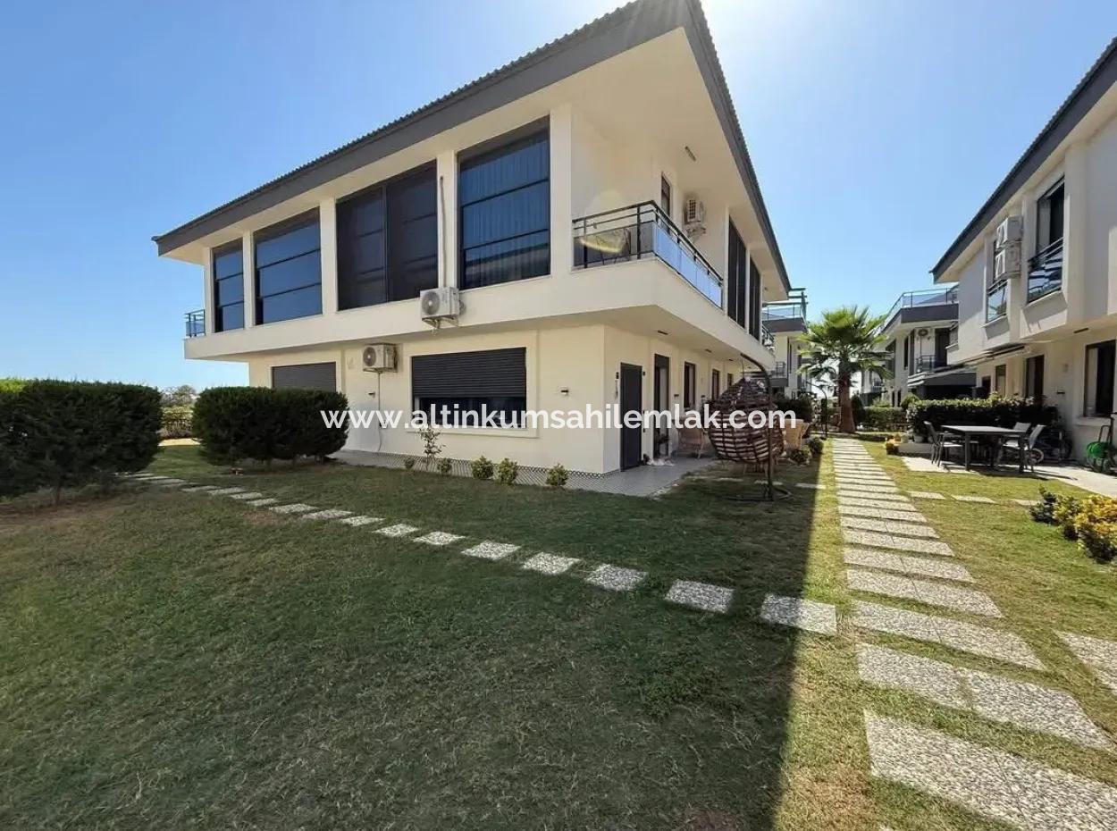 Didim Efeler’de Havuzlu Site İçerisinde Full Eşyalı, Akıllı Ev Sistemli 3+1 Ön Cephe Fırsat Villa