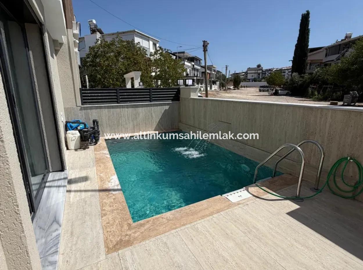 Didim Hisar Mahallesi’nde Deniz Manzaralı Triplex 3+1 Villa