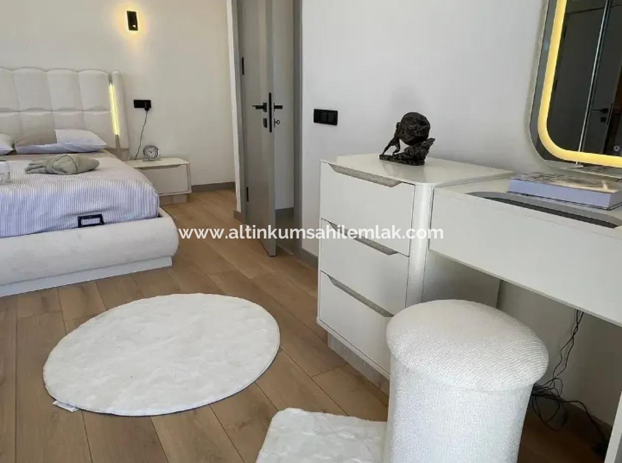 Didim Efeler’de Havuzlu Site İçerisinde Full Eşyalı 3+1 Tripleks Akıllı Ev Sistemli Villa