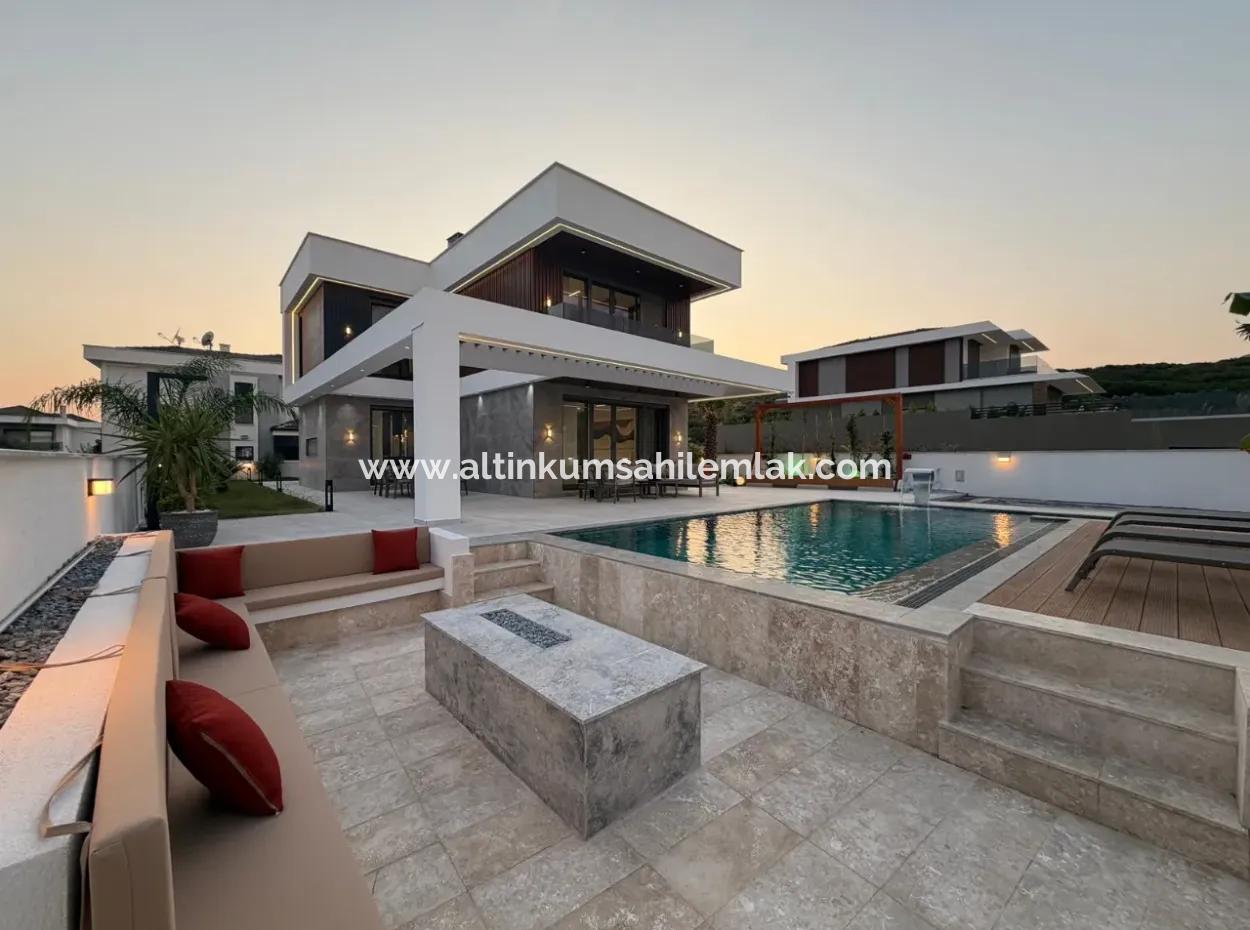 Didim Efeler’de 500 M² Arsa Üzerinde Tam Müstakil 4+1 Villa