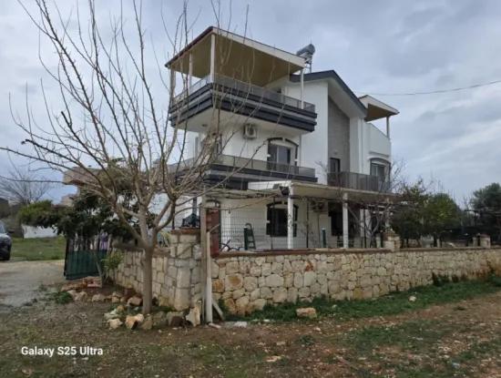 Aydın Didim Yeşilkent’te Denize Yakın Satılık Fırsat 3+1 Ayrı Mutfaklı Eşyalı Villa!