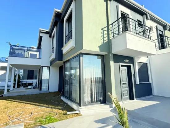 Aydın Didim Hisar’da Köşe Başı Havuzlu Denize Yakın 3+1 Satılık Eşyalı Villa