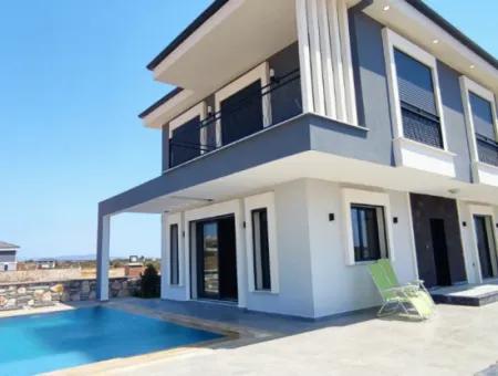 Didim Efeler Mahalesinde Satılık 4+1 Villa